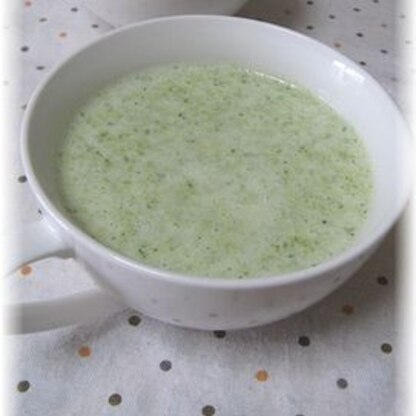 緑の濃い野菜はできるだけ毎日摂るようにしていたので、ブロッコリーのスープに決めました（ｖｖ）　　冷た～くひやして・・とっても美味しかったです＾＾*